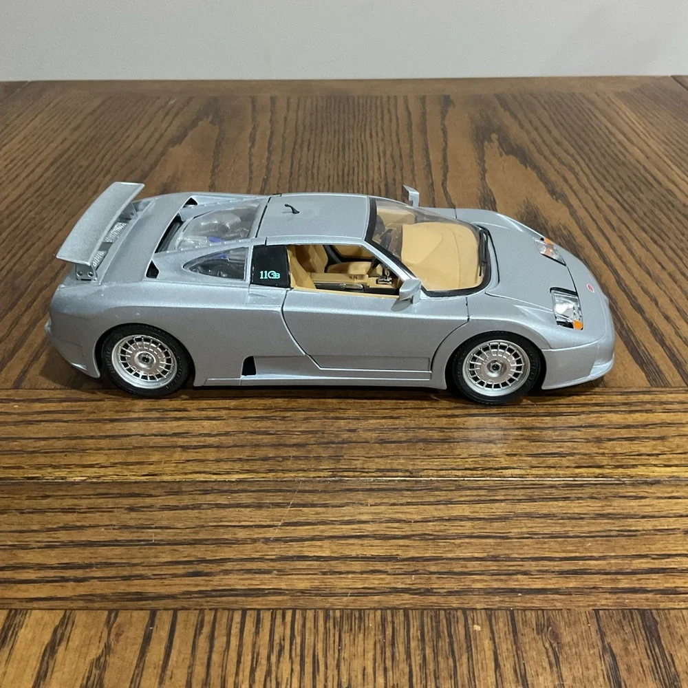 Bugatti Eb Die Cast Model Car with Black Undercarriage 1/18